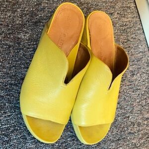 Gentle Souls Signature Gisele 65 Leather Wedge Slide size 9